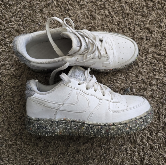 4.5y Nike shoe - Picture 1 of 4